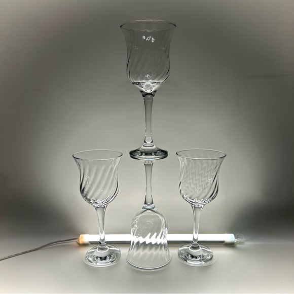Set of Four Crystal Wine Glasses Block Crystal Tulip Design - Picture 5 of 8